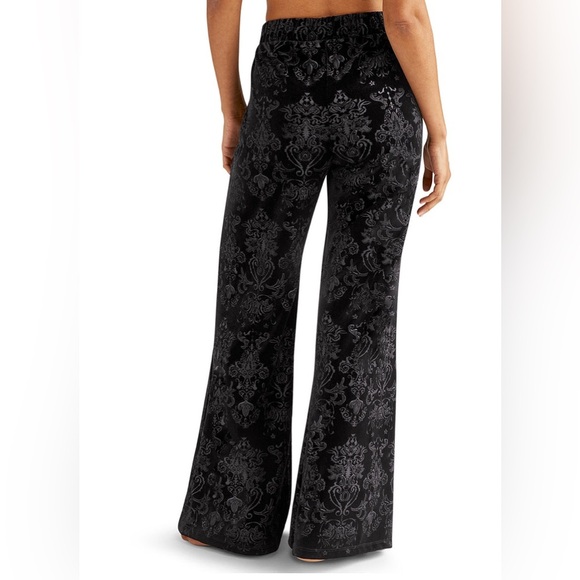 BEHOND YOGA Slim Racerback Cropped Tank + Beyond Yoga
Best Dressed Pant Sz Small - Picture 4 of 15